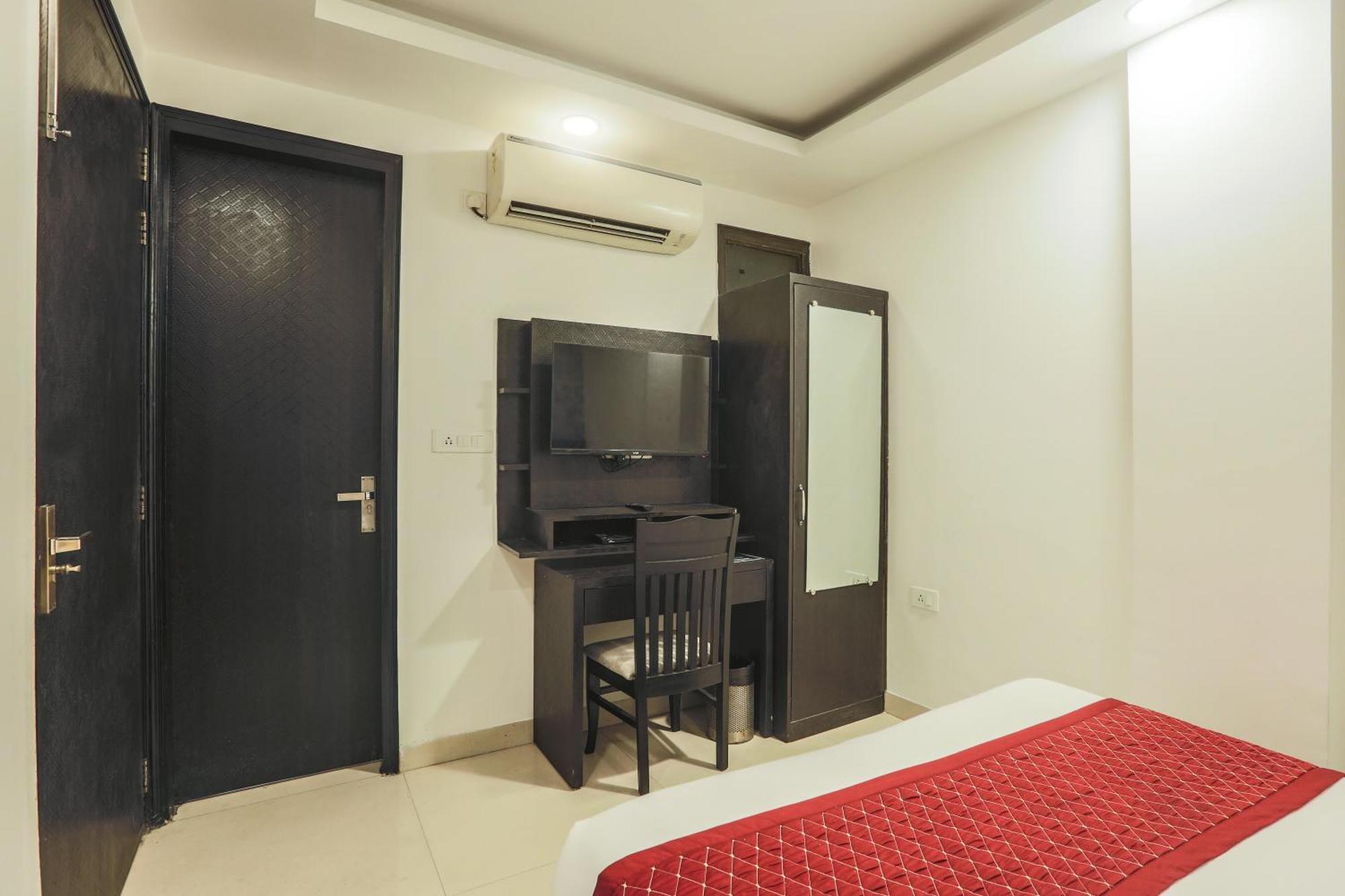The Atlantes Suite Near Delhi Airport Neu-Delhi Exterior foto